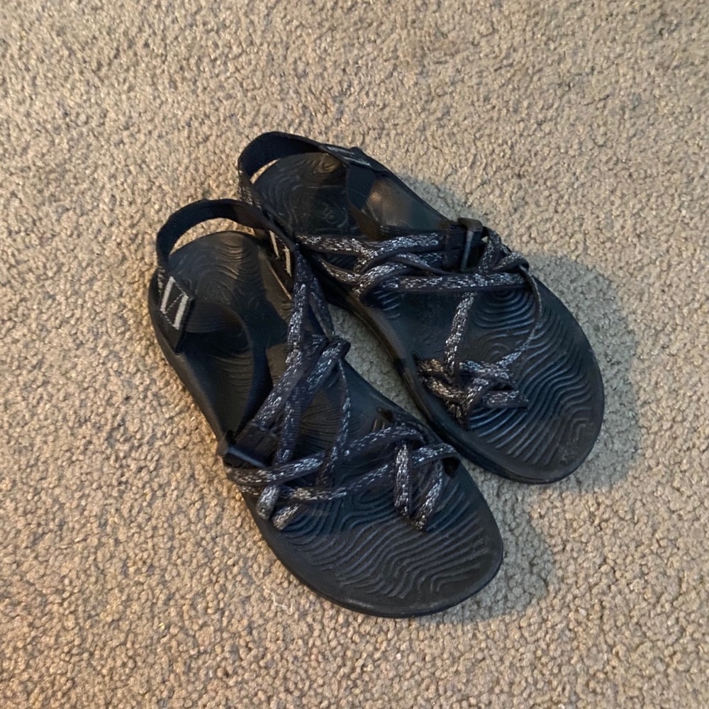 black chacos